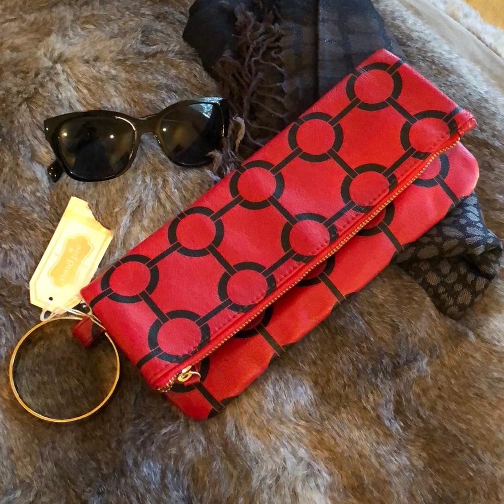 Mud pie clutch